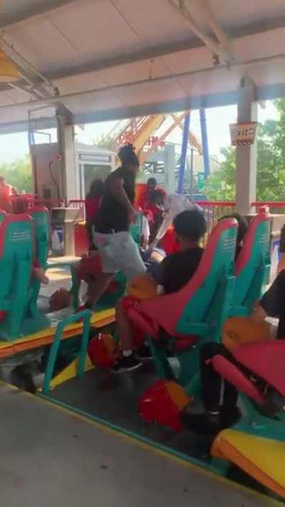 Guy told to wear a mask on ride at wonderland. Punches park employee