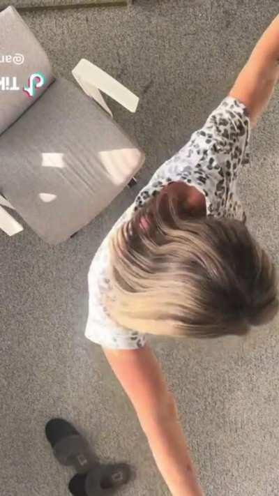 Pawg white toes - twerking ceiling challenge 