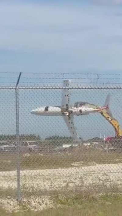 Ar Hose who th Florida Man Flies Learjet Excavator Like a Toy Plane This  excavator operator took the aircraft for one last ride while probably doing  plane noises. inI By Derya mir