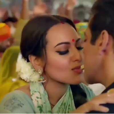 Sonakshi sinha Tongue 😋😋💦