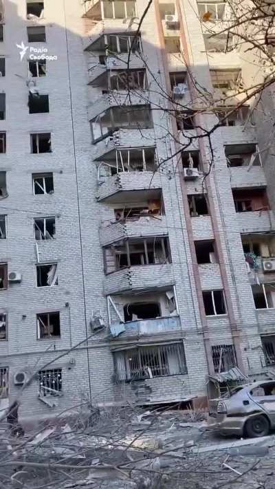 Russians has attacked apartment building in Kramatorsk town, Donetsk region. Reported two people died and 12 injured, someone can be under the rubble