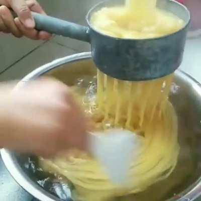 Pouring noodle