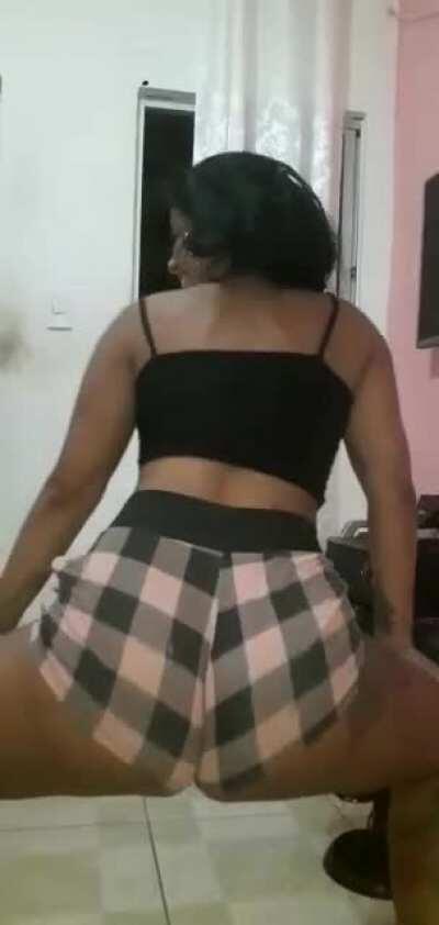 Twerking - brazilian style