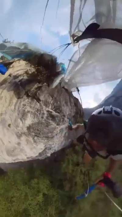 Base jumpers parachute snags on bush