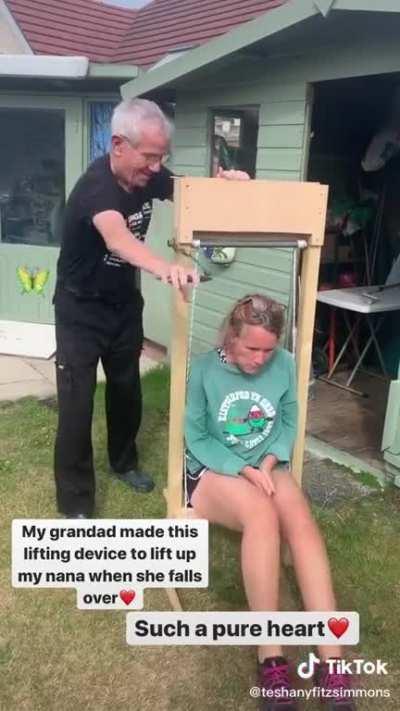 Wholesome grandpa made a device to lift up his wife when she falls