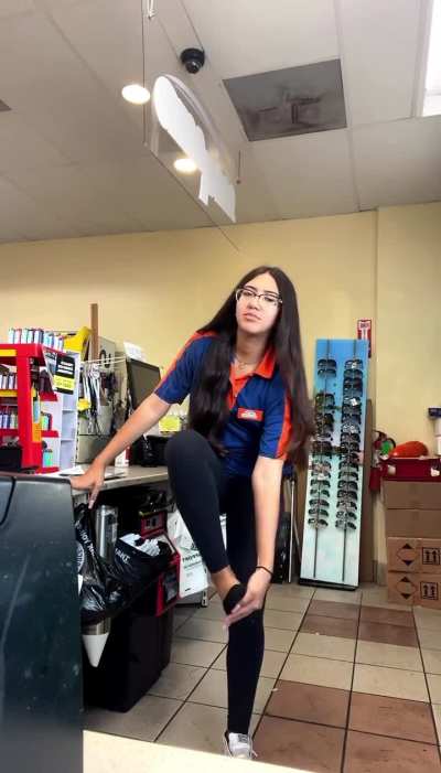 Feet video of the year contender, finally @destoosmiiley showing her sole while at work