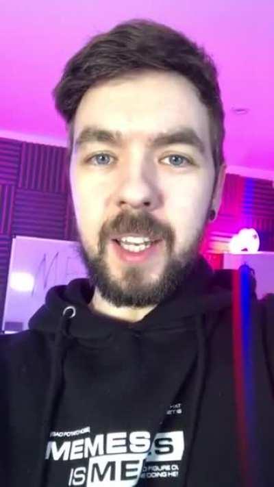 (INSPIRING) Jacksepticeye was once asked: &quot;How do gamers eat their food&quot;. This is what he answered.