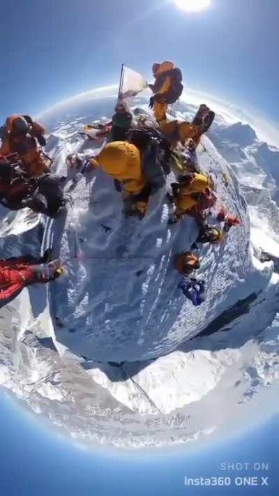 A 360Â° camera view from the top of Mt Everest