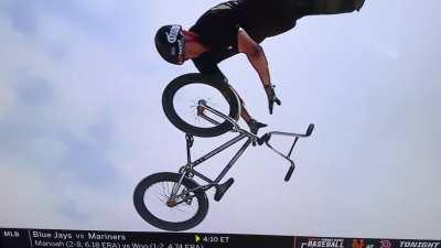 Ryan Williams pulls off an incredible move at X-games