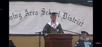 Valedictorian’s graduation speech gets cut off after he criticizes school’s administration