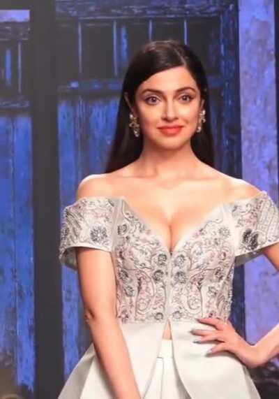 Divya Khosla Kumar - How will her Son's friends react when they watch this ?