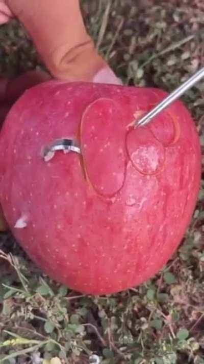 Forming apple helix using scissors