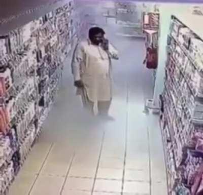 WCGW using a fire extinguisher as hand sanitizer