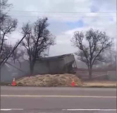 Semi carrying 134-foot concrete beam derails train in Tennessee