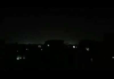 More clips of explosions in Yemen tonight after US-UK airstrikes have hit several Houthi targets in the country, 03.02.2024