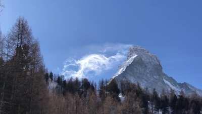 How the wind slowly blows the snow of the mountain