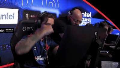 new dev1ce gif just dropped