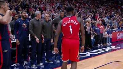 [Highlight] Unseen angle of the altercation between Alvarado and CP3 after Zion's 360 that led to the scuffle