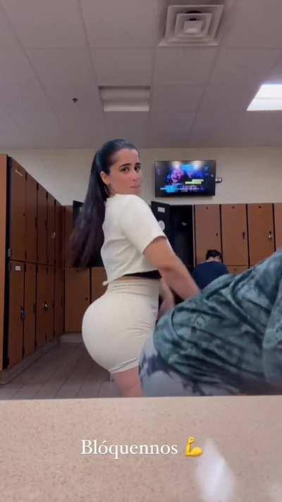 Marvelyn Nuñez curvy latina 