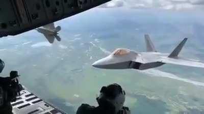 F-22s are hot af