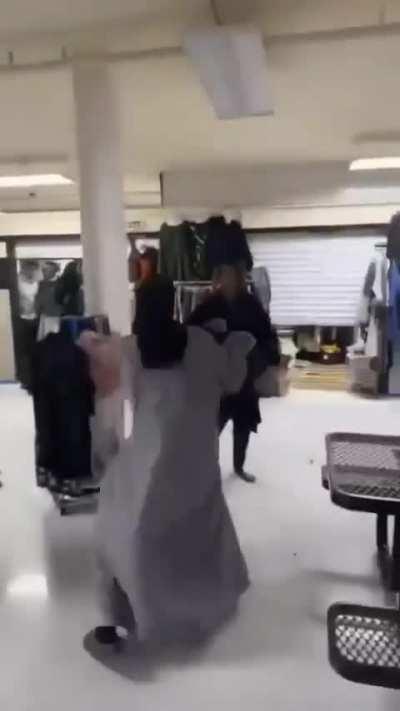 Fight breaks out in a store