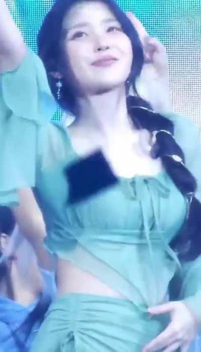 Bouncy sexy mommy IU