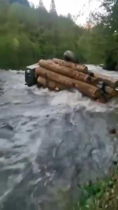 Real life Azov(Kamaz) doing medium logs