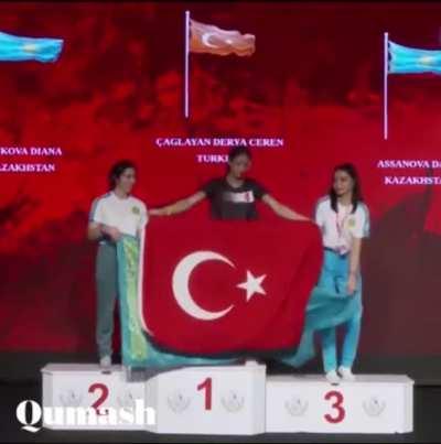 Turkish and Kazakhstani athletes argue about flags on the podium