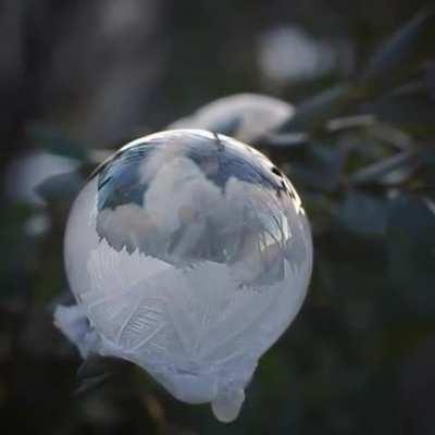 Soap Bubble freezing in real time