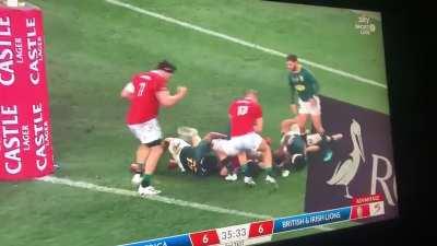 Le Roux looking for the ref