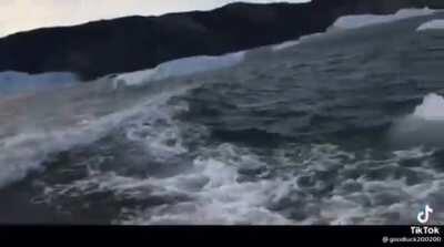 Boat tries to outrun massive wave caused by a glacier falling apart