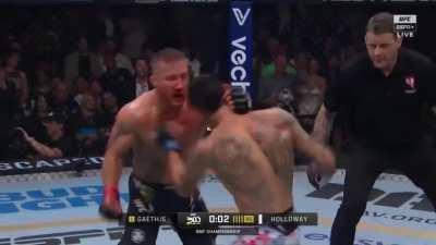 This is the greatest moment in ufc history i am forever a max holloway fan 