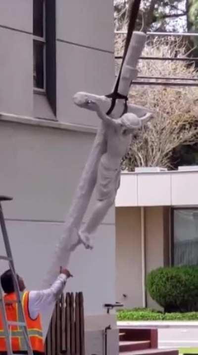 WCGW trying to move a statue by pulling it from the top