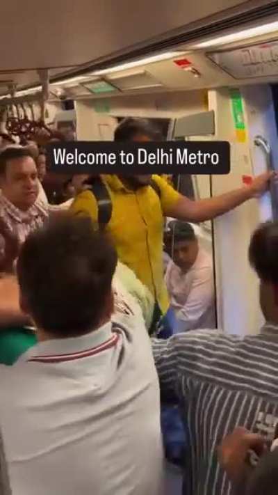 Thief got thrashed in the metro