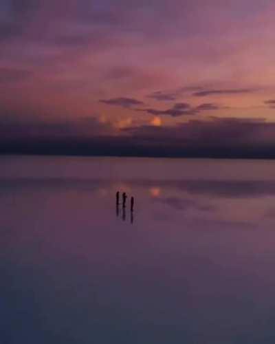 The world's largest natural mirror