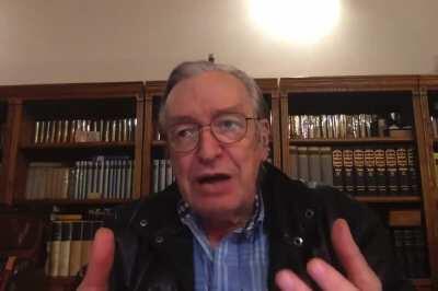 Olavo de Carvalho grava vídeo xingando Bolsonaro.