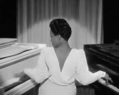 Hazel Scott playing two pianos in 1943.