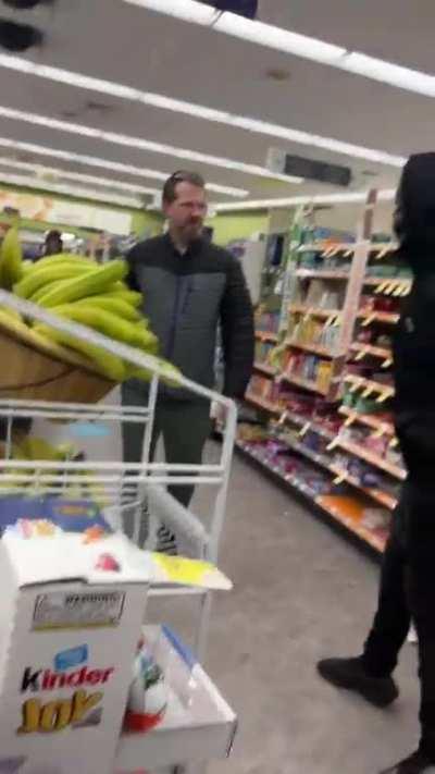 Shoplifter throws bananas at customers on his way out