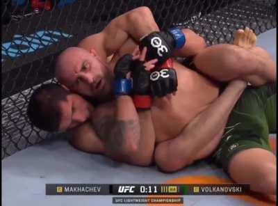 One minute highlights of Volkanovski dominating Islam Makachev