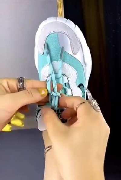 How to tie a Butterfly Knot