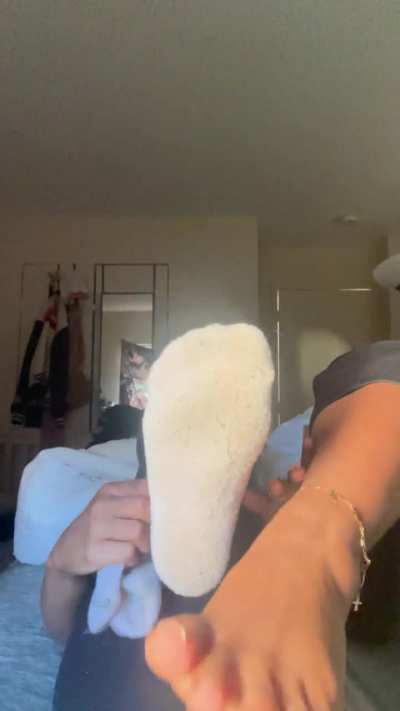 stinky sweaty socks removal