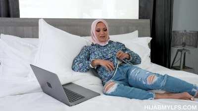 Hijab-wearing milf enjoys watching porn