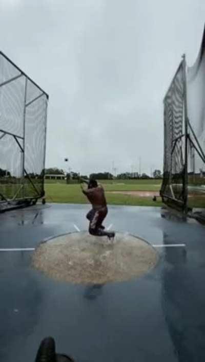 Impressive hammer throw