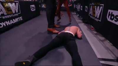 [AEW Dynamite Spoilers] Suicide dive doesn't go as planned