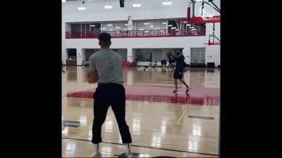 Steph Curry sinking 105 consecutive 3-pointers after practice.