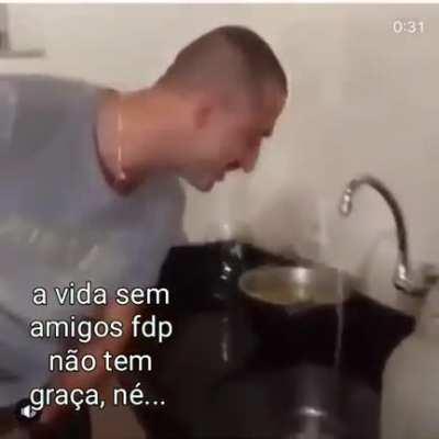 Brazilian guy pranks his friend with soap cheese