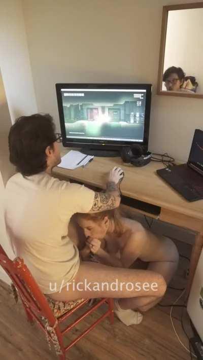 I love his battlestation so much I worship his cock while he's using it