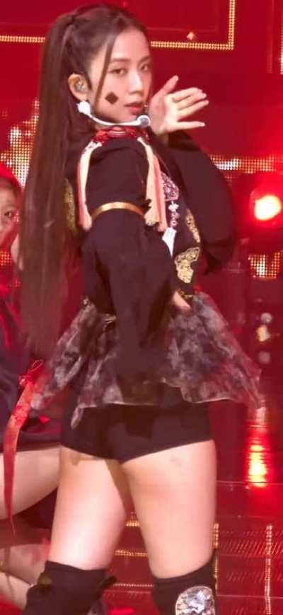 Jisoo's thighs need more appreciation