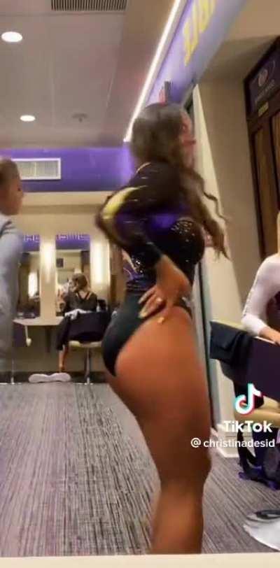 Christina Desiderio giving a lil booty shake