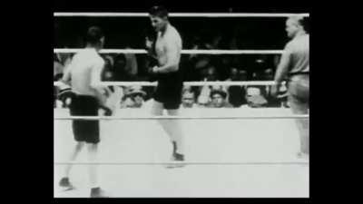 My favourite Tunney performance; his masterclass against Tommy Gibbons in 1925.